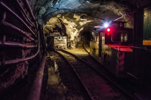 3 Erzberg Schaubergwerk Zwei Loks unter Tag Foto August Zoebl 2015 3mb